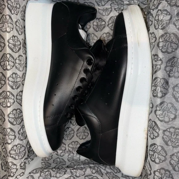 Alexander McQueen Oversized Sneaker Black w/Extra Laces